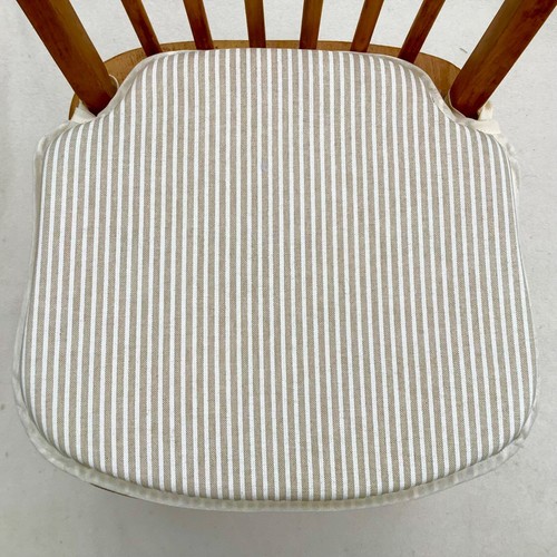 White beige stripe smaller - &,